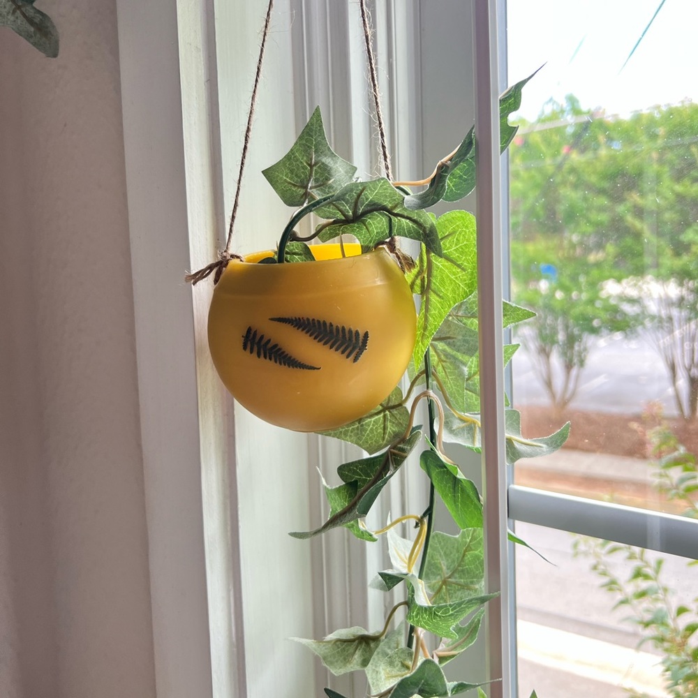 100% Beeswax Hanging Pot